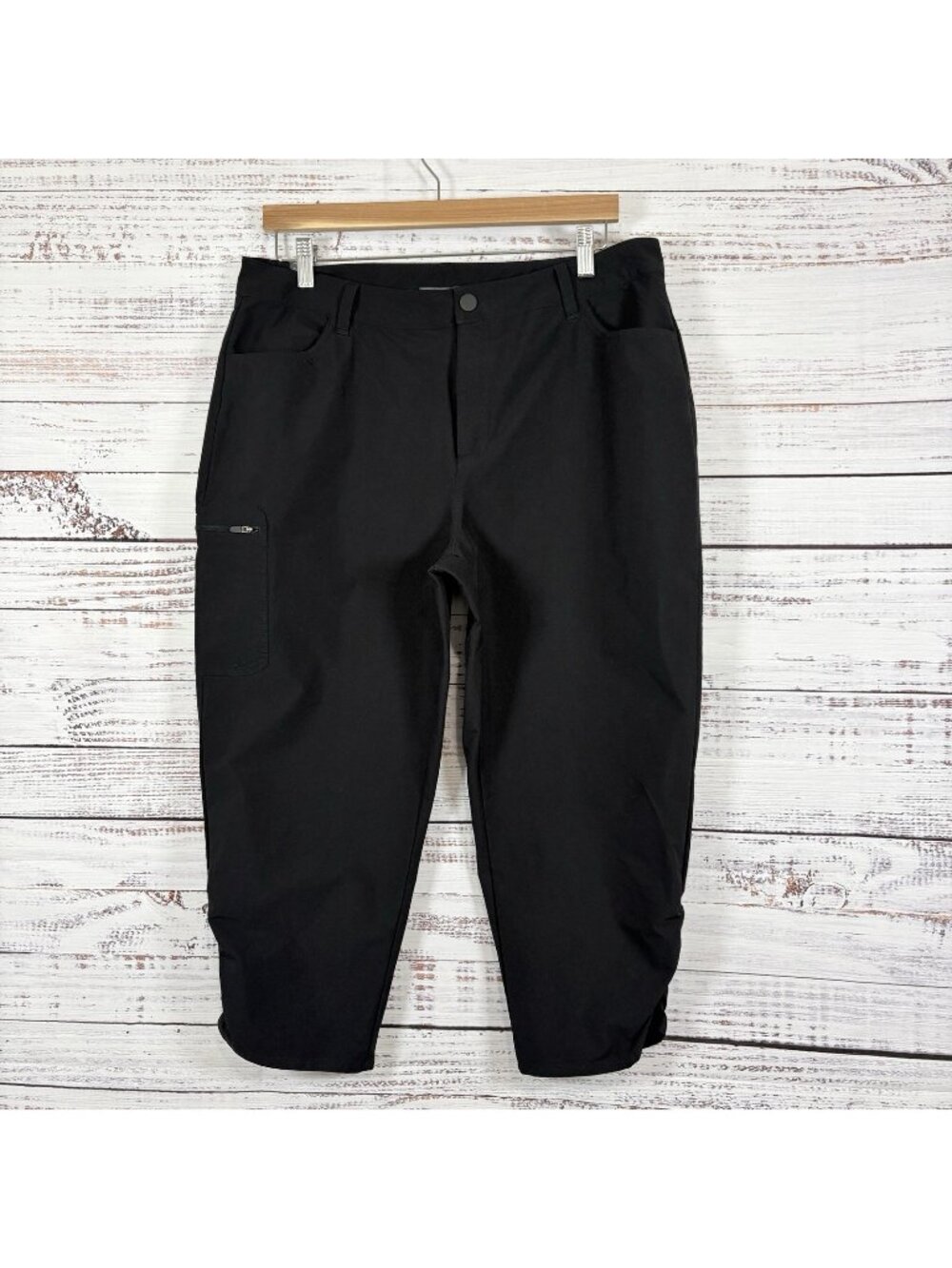 Eddie Bauer Black Zipper Cargo Capri Pants